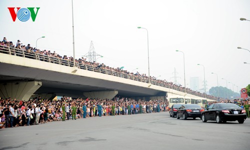 Hanoians pay last respects to General Vo Nguyen Giap - ảnh 3